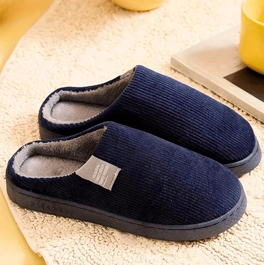 Ciepłe pantofle z podszewką w paski – miękkie i wygodne kapcie domowe dla kobiet